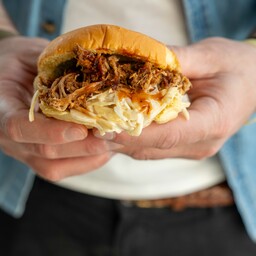 SLAW-PULLED BURGER